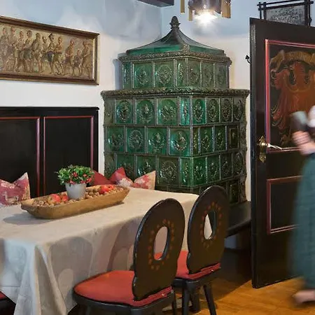 Neuhaus מאיירהופן